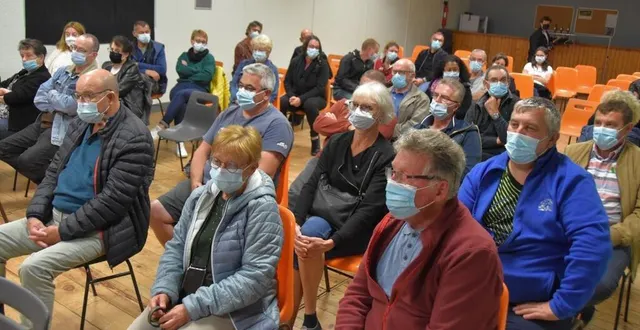 photo  lors de la réunion, ont été proposées des pistes, mais difficiles à mettre en place, car toutes requièrent également la mobilisation des habitants.  &copy;  le maine libre 