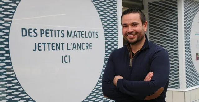photo  julien rochet ouvre une poissonnerie les petits matelots à la flèche, mardi 23 novembre 2021.  &copy;  ouest-france 