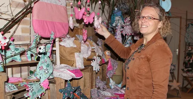 photo  aurélie doiteau commercialise via son entreprise « 3 p’tites canailles » une large gamme d’objets confectionnés en tissu.  &copy;  le maine libre 