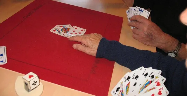 photo  la belote, un jeu très répandu en sarthe.  &copy;  archives co 