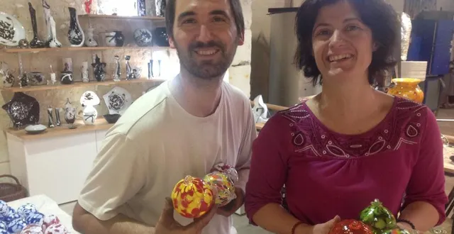 photo  lucille et nicolas pinquier proposent une sixième collection de boules de noël uniques.  &copy;  le maine libre 