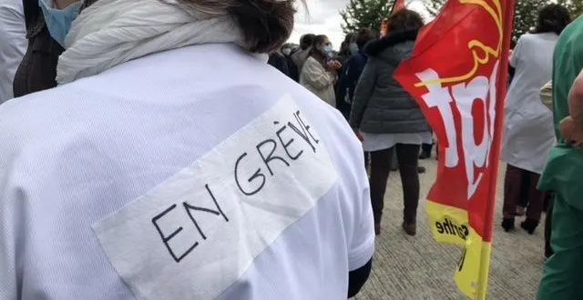 photo  400 personnes avaient manifesté devant le pssl, le 21 octobre, contre la loi rist.  &copy;  ouest-france 