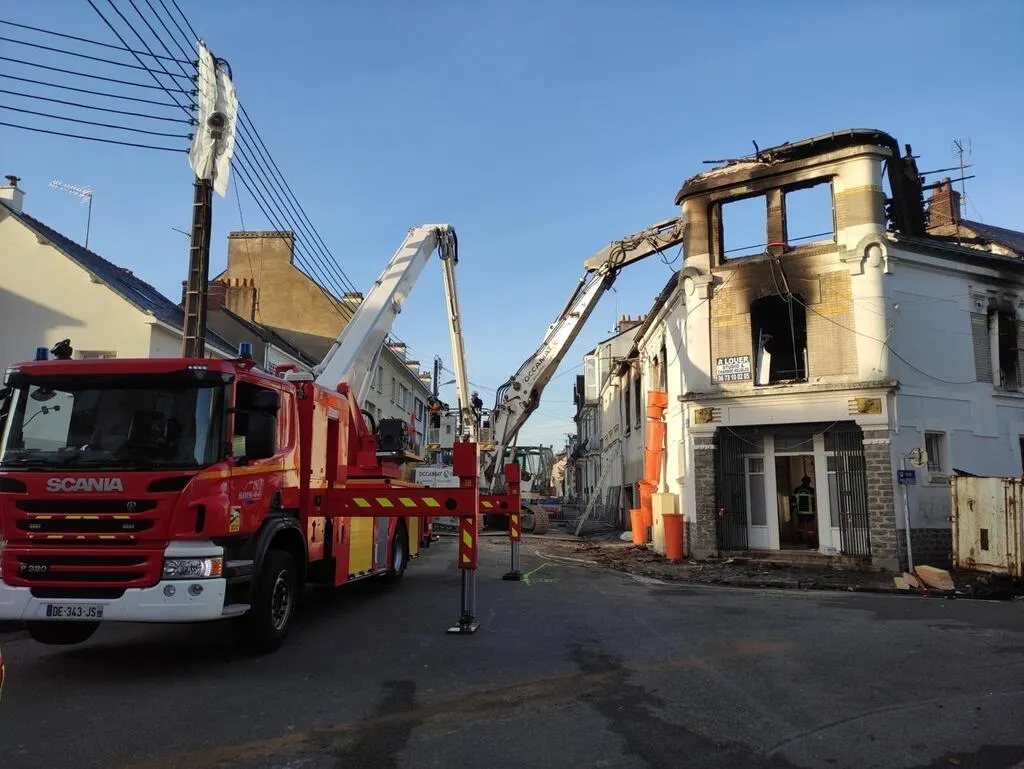 SaintNazaire. Incendie mortel les pompiers laissent la place aux