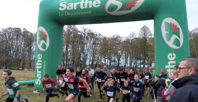 photo  départ de la course bol d’air et bambins, hors compétition, ouverte aux enfants ou conjoints de sapeur-pompier et qui a clôturé la manifestation.  &copy;  le maine libre 