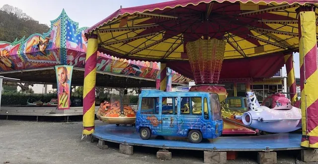 photo  la place du 8-mai étant occupée par le chapiteau de l’entracte, la fête foraine a pris ses quartiers à l’espace henri-royer, sur la route de juigné.  &copy;  ouest-france 