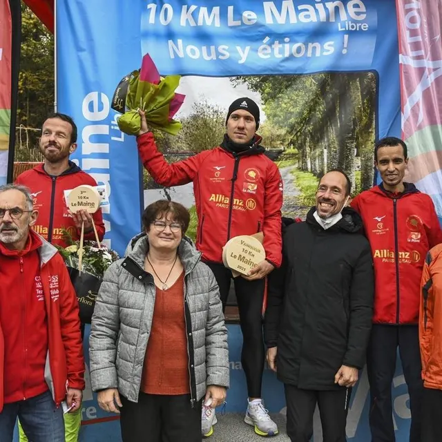 photo anthony avril vainqueur chez les hommes devant abdellatif mefta et patrice le gall.  ©  denis lambert