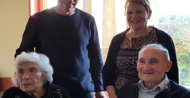 photo  les doyens de saint-georges ginette ducruc et robert chartier, entourés d’annick dutertre et gerard lantenois.  &copy;  le maine libre 