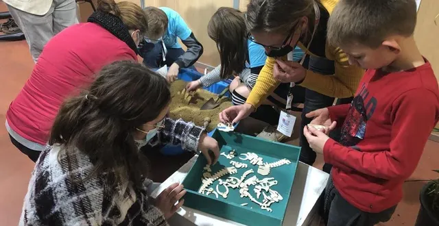 photo  première étape : reconstituer un squelette de dinosaure.  &copy;  ouest-france 