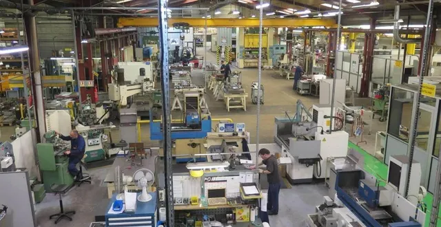 photo  deux postes à pourvoir sur trois (72 %) visent des fonctions d’opérateurs : monteurs, assembleurs, conducteurs de ligne, usineurs, magasiniers, soudeurs…).  &copy;  photo archives le maine libre 