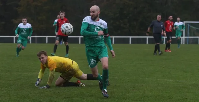 photo  les changéens ont fait passer un sale dimanche au portier de conlie.  &copy;  le maine libre 