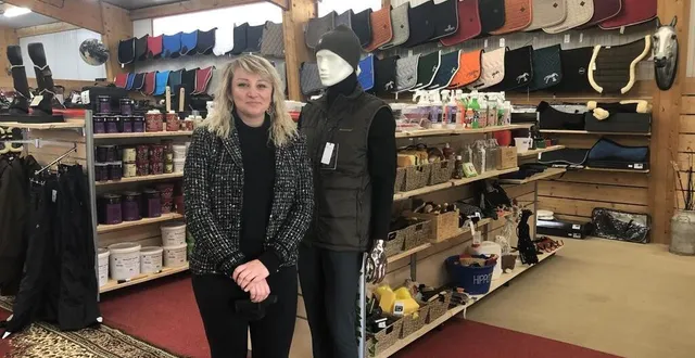 photo  laure nicolas, 23 ans, vient d’ouvrir son magasin d’équipement pour cavaliers et chasseurs.  &copy;  ouest-france 