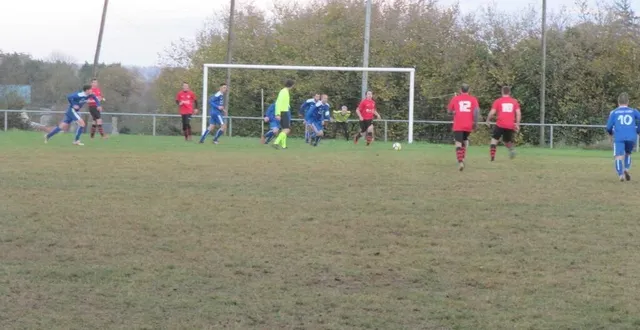 photo  les dirigeants du club de football se plaignent de l’état du terrain, qui est cause de plusieurs blessures, depuis le début de la saison.  &copy;  ouest-france 