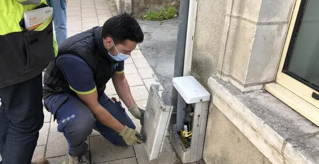photo  les agents de grdf ont sillonné la ville de sablé-sur-sarthe (sarthe) et celle de solesmes toute la journée du mercredi 24 novembre 2021 pour rétablir le service du gaz naturel.  &copy;  ouest-france 
