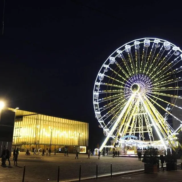 photo la grande roue tournera jusqu’au 16 janvier place des jacobins.  ©  archives le maine libre yvon loué