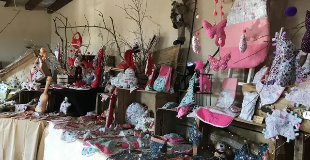 photo  crosmières a ouvert la saison des marchés de noël les 19 et 20 novembre, avec une ferme de aux couleurs de noël.  &copy;  ouest-france 