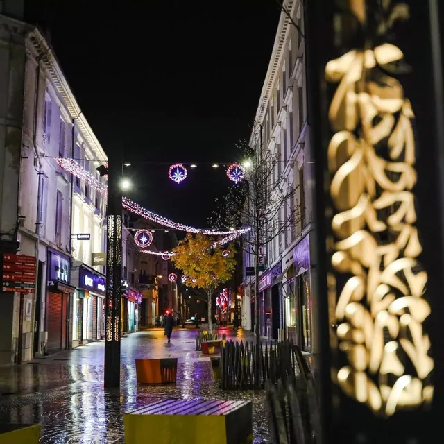 photo la rue de l'etoile illuminée.  ©  ouest france
