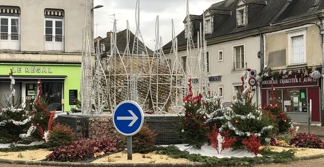 photo  le rond-point près de la place de la république de sablé-sur-sarthe (sarthe) va bénéficier d’un nouveau décor lumineux.  &copy;  ouest-france 