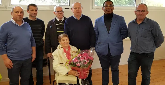 photo  yvette gypteau, patrick levasseur, nicolas bulot, michel cadieu, pascal champclou, le père guy kalubi et eric hersant.  &copy;  le maine libre 