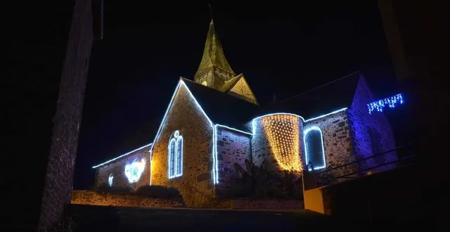 photo  l’église de saint-léornard-des-bois illuminée.  &copy;  pascal delpierre 