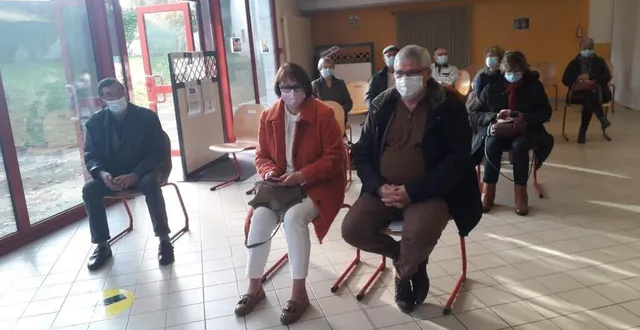 photo  le centre de vaccination de coulaines fait le plein ce dimanche pour la 3e dose de vaccin contre le covid-19.  &copy;  photo le maine libre 