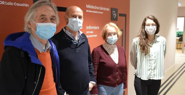 photo  eric anger, président de l’association pour une communauté professionnelle territoriale de santé orne-sarthe, et les docteurs cachin, coulon et julien ont fêté l’inauguration du nouveau pôle de santé libéral et ambulatoire de perseigne-montsort.  &copy;  ouest-france 