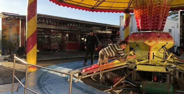 photo  lundi, c’était jour de démontage pour la fête foraine de sablé-sur-sarthe après huit jours d’activités.  &copy;  ouest-france 