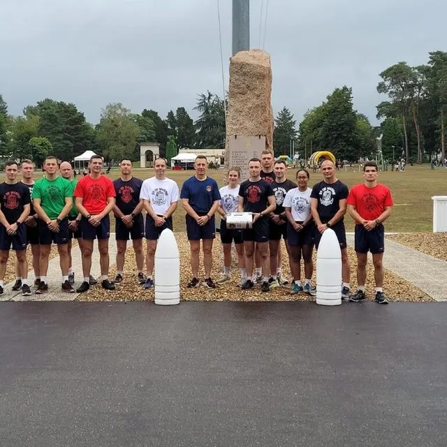 photo une douzaine de lieutenants ont couru en relais entre brest et champagné.  ©  2e rima