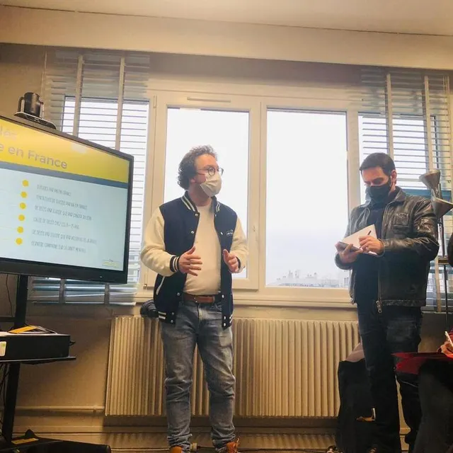 photo elisabeth moreno a rencontré les membres de l’association de prévention au suicide « dites je suis là ».  ©  le maine libre