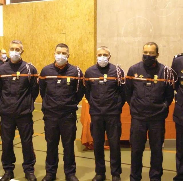 photo les médaillés, de gauche à droite : les sergent-chefs killian guérin, alexis boullé, florian moulin ; et les adjudant-chefs anthony diot et olivier debart.        ouest-france