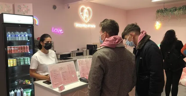 photo  les premiers clients de la quéquetterie sont venus découvrir le nouveau concept à angers (maine-et-loire), mercredi 1er décembre 2021.  &copy;  ouest-france 