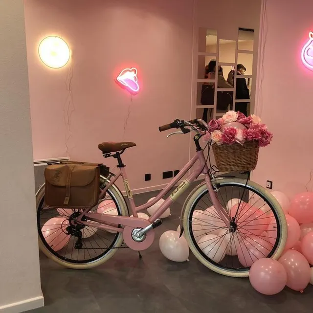 Les clients sont accueillis dans une ambiance rose bonbon. Ouest-France photo les clients sont accueillis dans une ambiance rose bonbon. © ouest-france