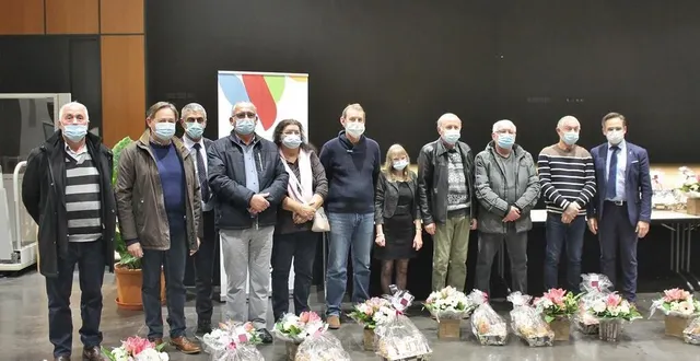 photo  une partie des retraités de la ville et de la communauté de communes distingués mardi 30 novembre 2021 salle madeleine-marie, à sablé-sur-sarthe (sarthe).  &copy;  ouest-france 