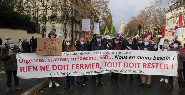 photo  la délégation d’une quarantaine de personnes avec des élus de saint-calais et montaillé, des syndicats et des membres d’association d’usagers.  &copy;  le maine libre 