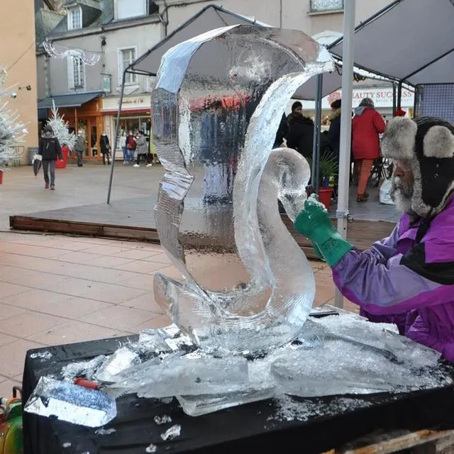 photo si le mercure ne monte pas trop, on a espoir de revoir cette sculpture sur glace dimanche.  ©  le maine libre