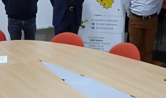 photo  marc blainvel, david lagleyze et david georget ont présenté le nouveau syndicat de collecte des déchets r3d’anjou.  &copy;  ouest-france 