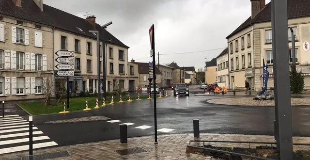 photo  les travaux de la place avaient débuté en mars 2021.  &copy;  ouest-france 
