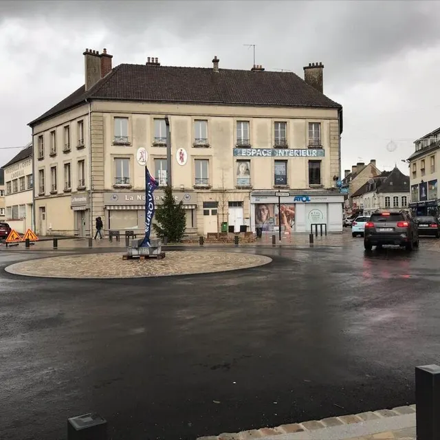 photo sur cette nouvelle place, les commerçants disposent de plus d’espace devant leurs boutiques.  ©  ouest-france