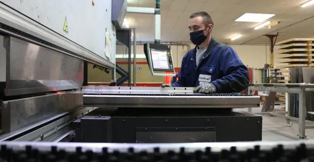 photo  l’entreprise besnard, ici antoine besnard (3e génération), a quitté la flèche il y a dix ans pour s’installer route de la chapelle-d'aligné, à bazouge-cré-sur-loir.  &copy;  ouest-france 