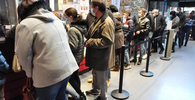 photo  dimanche 5 décembre. certains spectateurs sont arrivés dès 13 heures pour être sûrs d’avoir des places. ce même jour, le film a dépassé les 4 000 entrées au cinéma le kid.  &copy;  le maine libre 