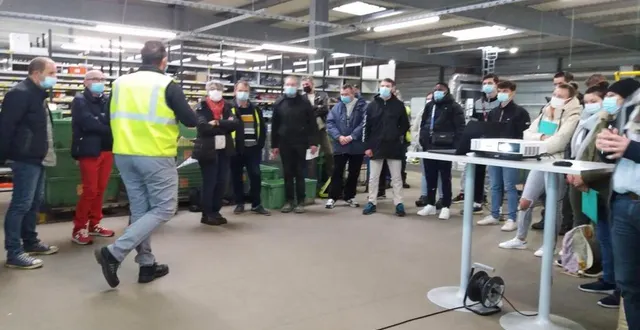 photo  vingt personnes ont découvert les différents métiers de la logistique et du transport chez alliance pr.  &copy;  ouest-france 