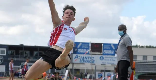 photo  samuel daviaud tient actuellement la forme.  &copy;  co – marie delage 