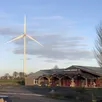 photo  l’une des trois éoliennes du rendez-vous des chasseurs, à segré-en-anjou bleu. 