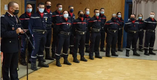 photo  les sapeurs-pompiers lors de la sainte-barbe, samedi soir, à la salle polyvalente.  &copy;  ouest-france 