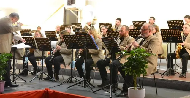 photo  à l’occasion de la sainte-cécile, patronne des musiciens, la musique de saint-vincent-des-prés s’est produite dans la salle polyvalente. un programme riche en surprises et varié, avec des musiques de films. plus de soixante personnes ont apprécié ce moment.  &copy;  ouest-france 