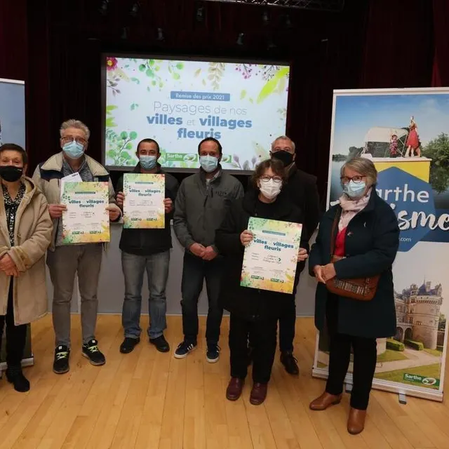 Semur-en-Vallon, Fontenay-sur-Vègre et Saint-Georges-de-la-Couée ont reçu trois pétales dans les villages de 6 de 500 habitants. Sarthe Tourisme photo semur-en-vallon, fontenay-sur-vègre et saint-georges-de-la-couée ont reçu trois pétales dans les villages de 6 de 500 habitants. © sarthe tourisme