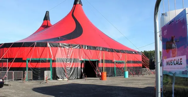 photo  le chapiteau de l’entracte quittera la place du 8-mai mardi 14 décembre 2021 à sablé-sur-sarthe (sarthe).  &copy;  ouest-france 