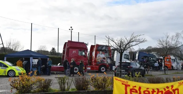 photo  un imposant rassemblement de camions pour le téléthon.  &copy;  lemianelire 