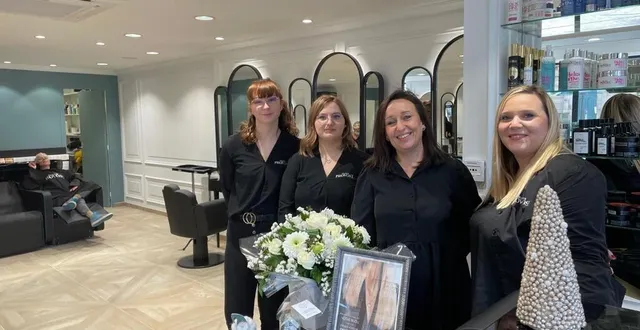 photo  sandrine tessier, à la tête du salon franck provost d’alençon (orne), entourée par ses trois salariées.  &copy;  ouest france 