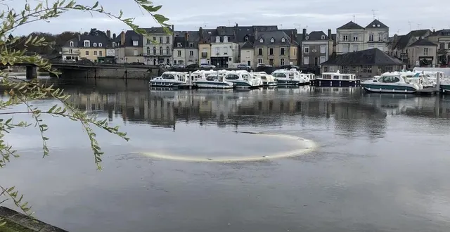 photo  l’œuvre en forme de bulle a coulé dans la nuit de samedi 4 à dimanche 5 décembre 2021, à sablé-sur-sarthe (sarthe).  &copy;  ouest-france 