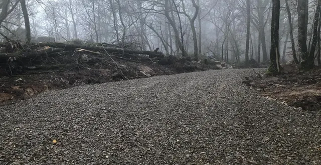 photo  les pierres utilisées pour le chemin de contournement sont issues du chemin effondré dans la forêt de saint-clair-de-halouze, dans l’orne.  &copy;  ouest-france 
